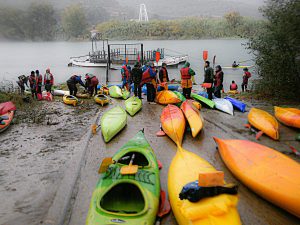 dia de lluvia en kayak al rio ebro